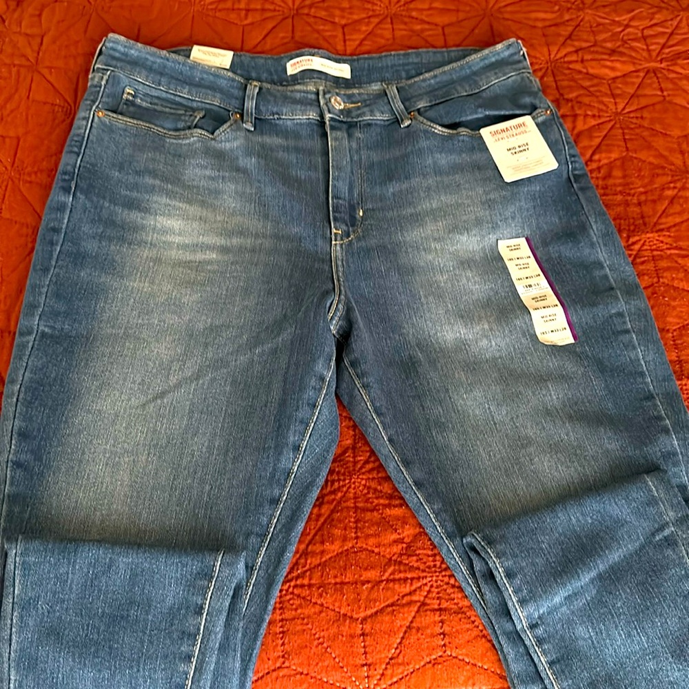NWT- Levi Strauss Signature Woman’s Jeans- size 16S- Mid rise skinny-Medium Blue
